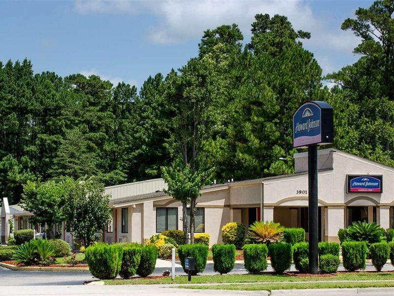 Howard Johnson By Wyndham Wilmington Exterior photo