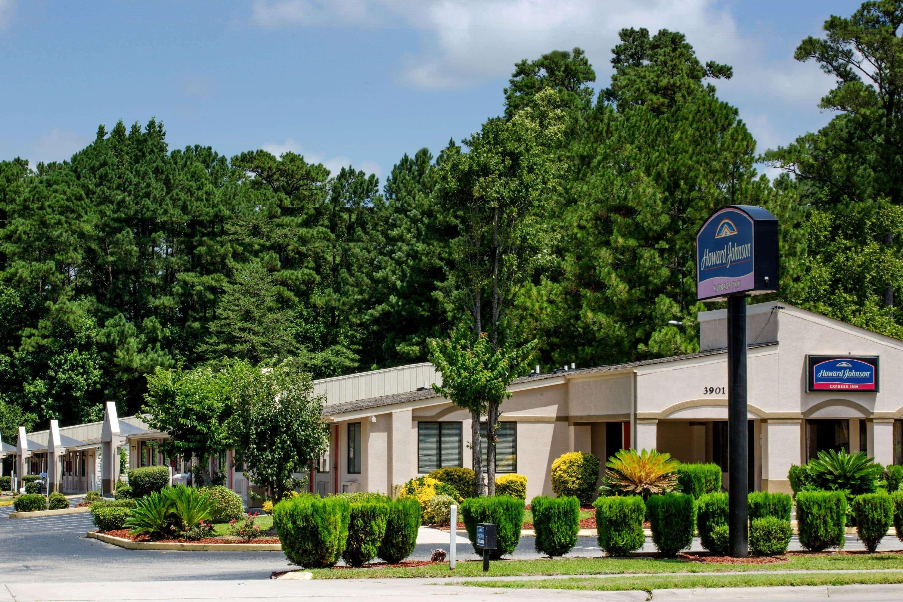 Howard Johnson By Wyndham Wilmington Exterior photo