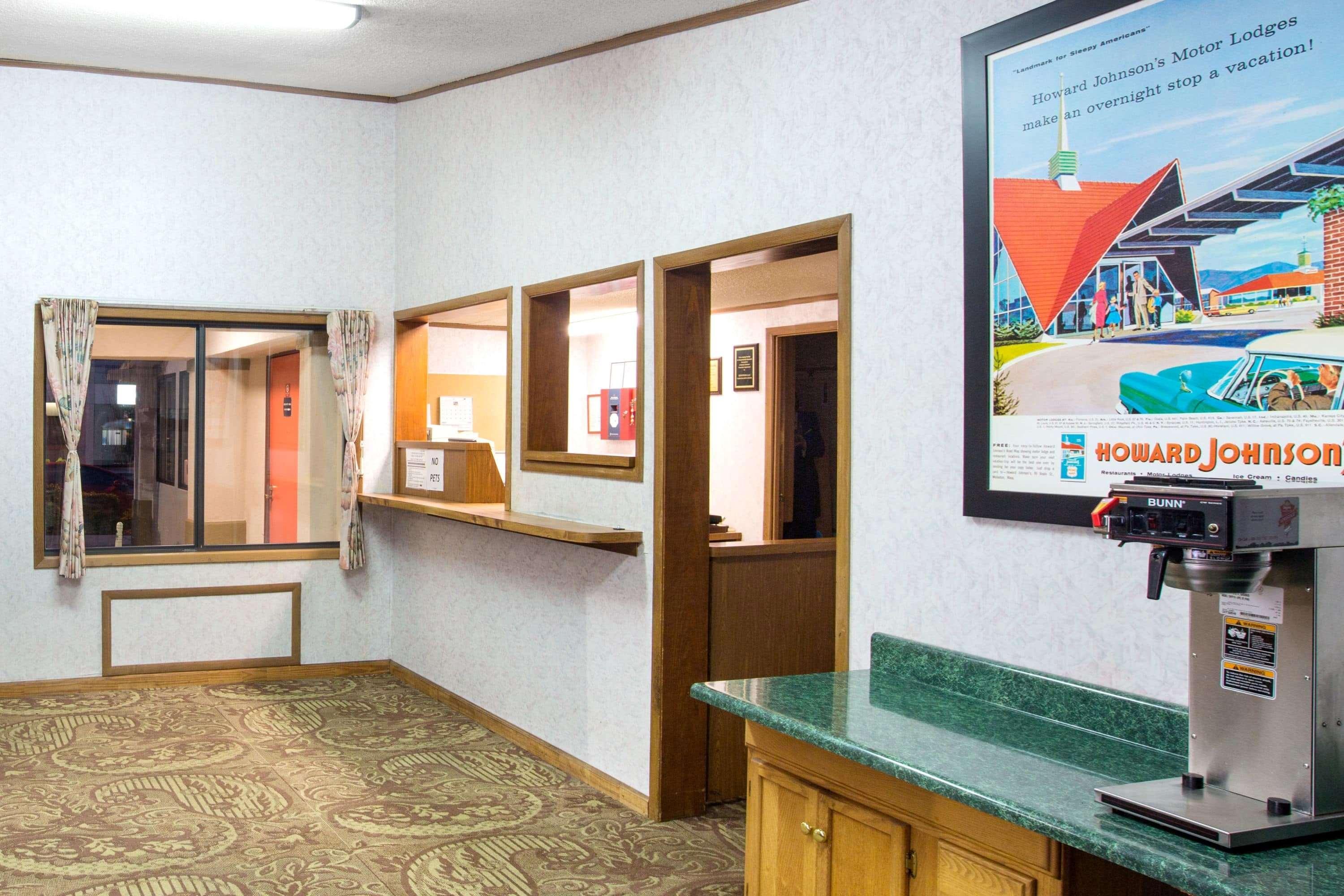 Howard Johnson By Wyndham Wilmington Exterior photo