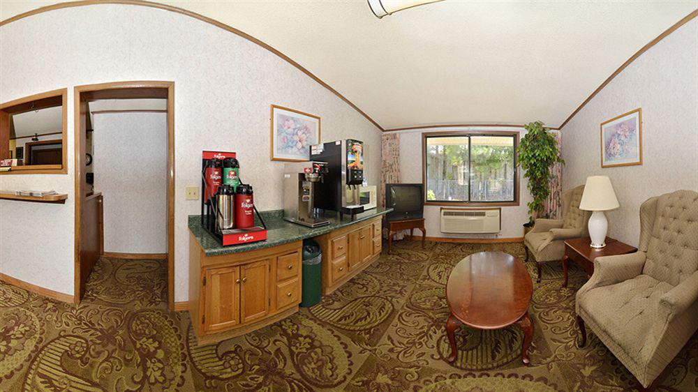 Howard Johnson By Wyndham Wilmington Exterior photo