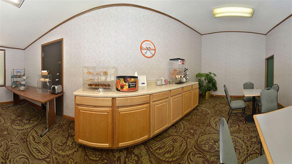 Howard Johnson By Wyndham Wilmington Exterior photo